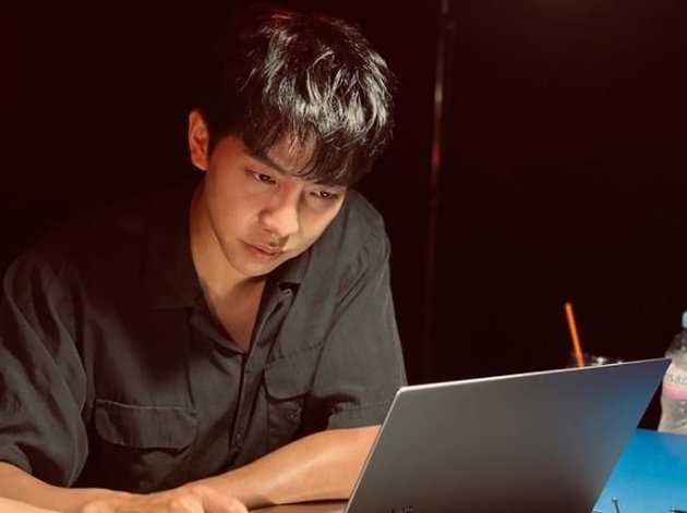 Lee Seung Gi merupakan lulusan dari Universitas Dongguk di Jurusan International Trade and Commerce pada tahun 2009.