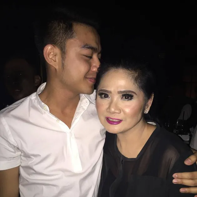 ASISTEN NADIRA ADNAN NAIK JET PRIBADI PELUK TITI RAJO ASISTEN NADIRA ADNAN NAIK JET PRIBADI PELUK TITI RAJO