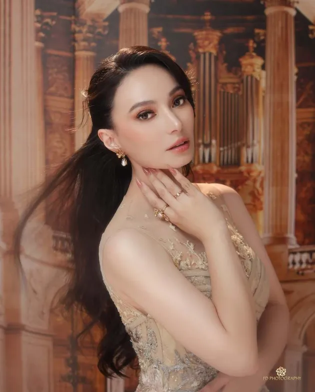 Kecantikan Asmirandah banjir pujian