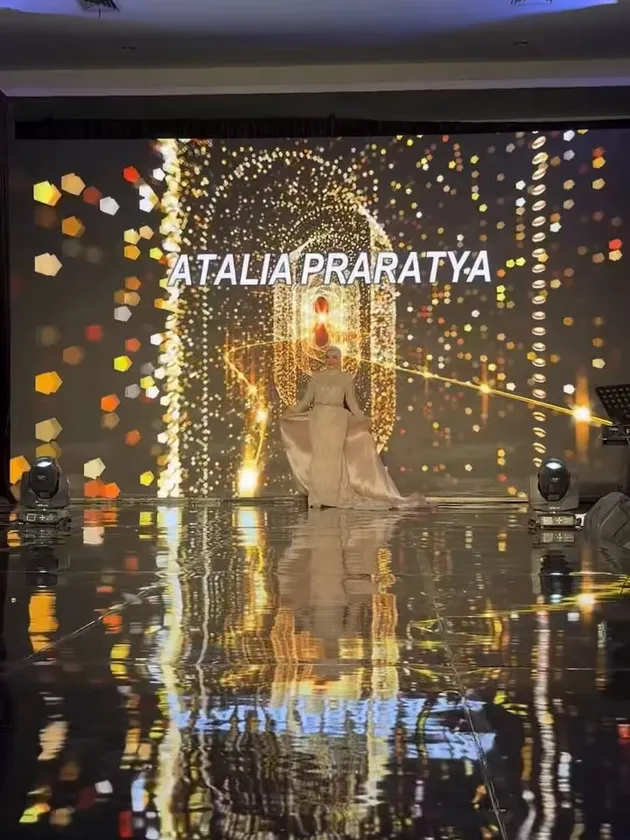 Atalia Praratya Fashion Show Wears Wedding Dress, Her Beauty Like a ...