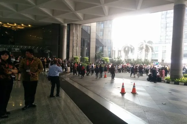 atap bei runtuh, selasar bei runtuh, atap bursa efek indonesia runtuh