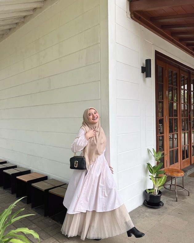 Radiating Beauty Aura, 8 Latest Photos of Nadzira Shafa, the Late Ameer Azzikra's Strong and Multitalented Wife - A Resilient Multitalented Woman