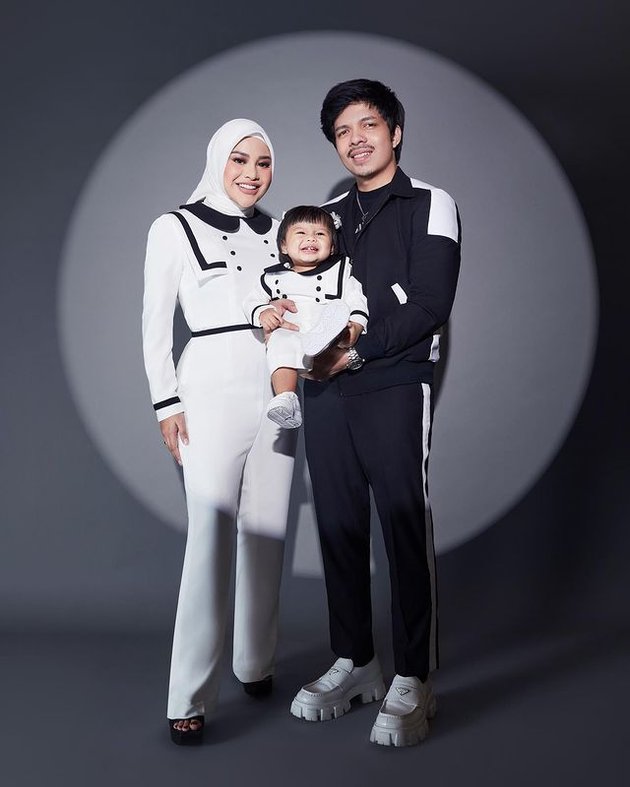 Aurel Hermansyah is said to resemble a Turkish Bule, Here are 10 Family Portrait Photos of Atta Halilintar - Ameena's Adorable Expressions Take the Spotlight