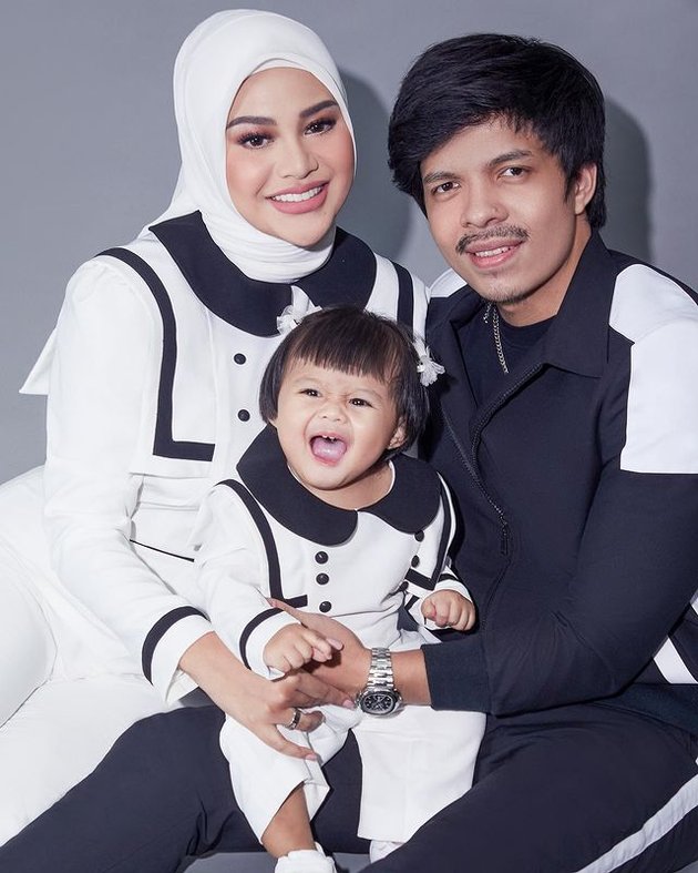 Aurel Hermansyah is said to resemble a Turkish Bule, Here are 10 Family Portrait Photos of Atta Halilintar - Ameena's Adorable Expressions Take the Spotlight