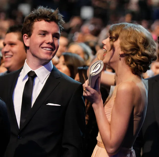 adik taylor swift, keluarga selebriti, adik selebriti