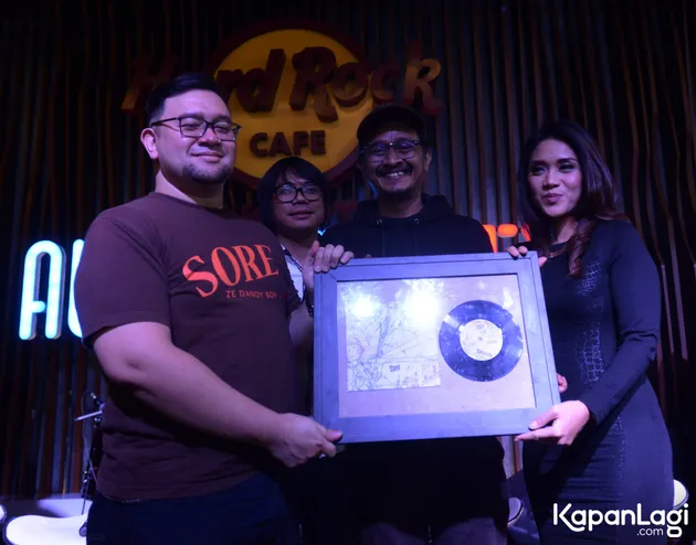 Authenticity 2016 akan menghadirkan Glenn Fredly, Maliq & D'Essentials, SORE, Teza Sumendra, Dipha Barus, DJ Zabylla, DJ Odotto dan Osvaldo Nugroho.
