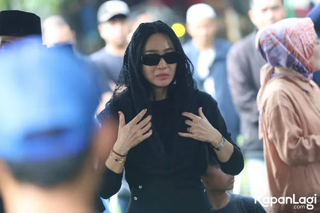 Bunga Zainal sebut ayahnya terus berjuang untuk sembuh.