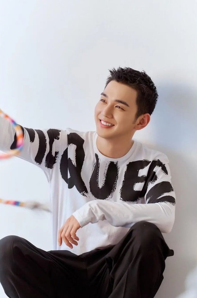 Fresh Look, 11 Latest Photoshoots of Yoo Seung Ho - Looking Different with Buzz Cut After Moving to YG Entertainment