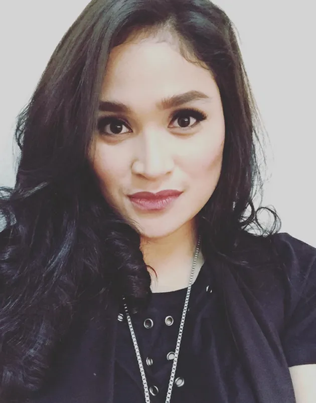 AYU NATASYA, ISTRI CANTIK WENDY CAGUR YANG SETIA RAWAT ...