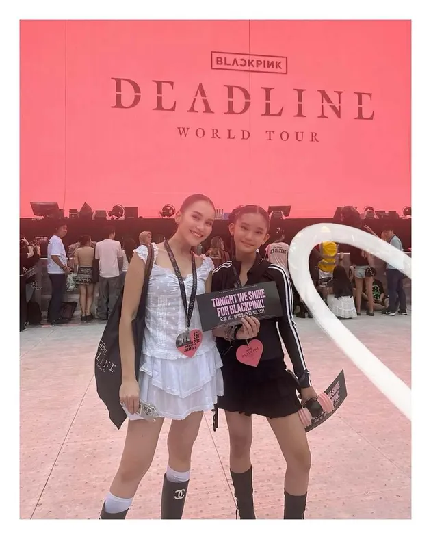 Ayu Ting Ting di konser Blackpink