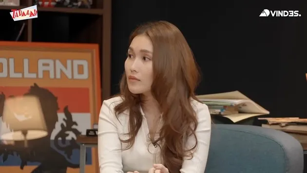 Wajah Cantik Ayu Ting Ting di Acara VINDES