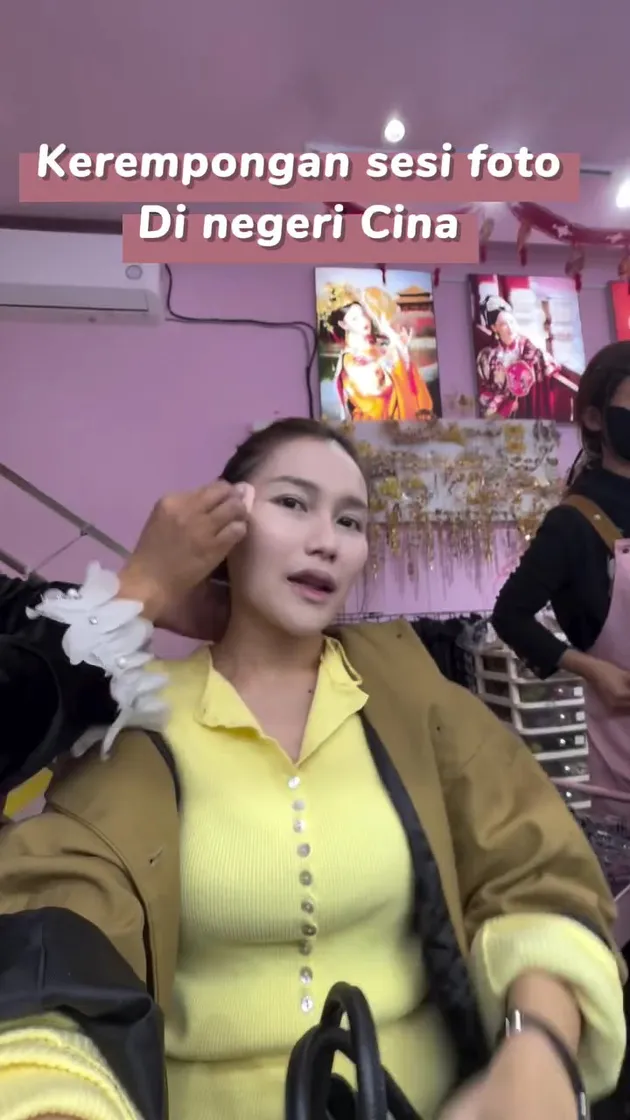 Ayu Ting Ting saat makeup pakai busana Hanfu