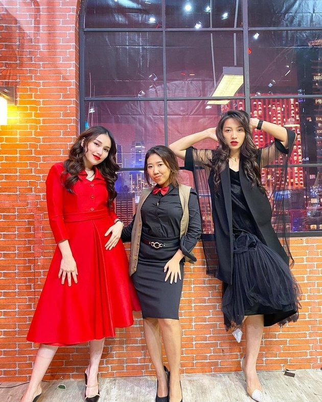 Ayu Ting Ting Wears a Red Dress, Netizens are Focused on Her Very White and Smooth Legs Like Porcelain