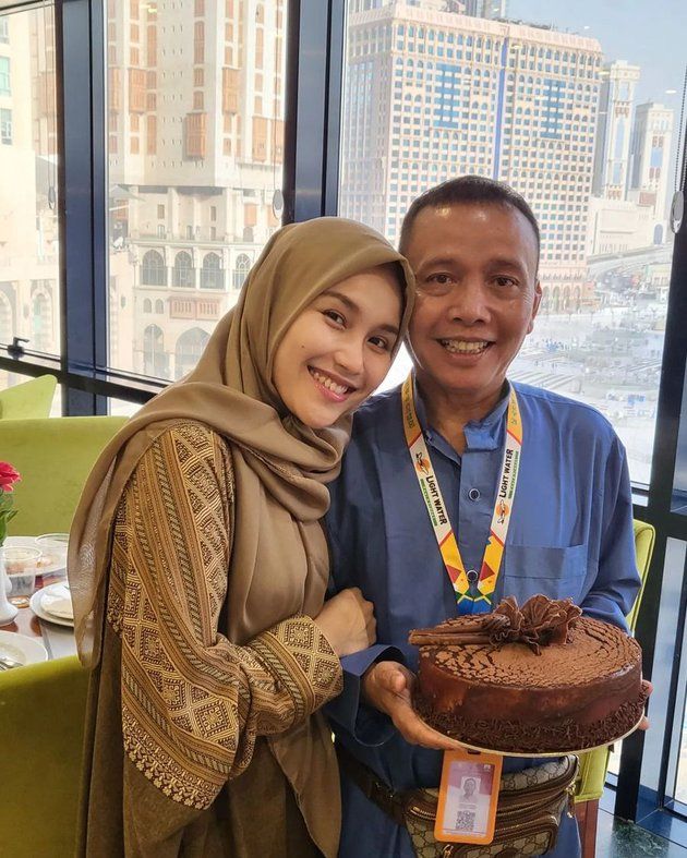 Ayu Ting Ting Reveals Ayah Rozak's Job Before Becoming a Civil Servant: Well-Known Throughout the Village