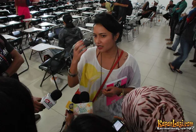 ade fitria - sarah sechan