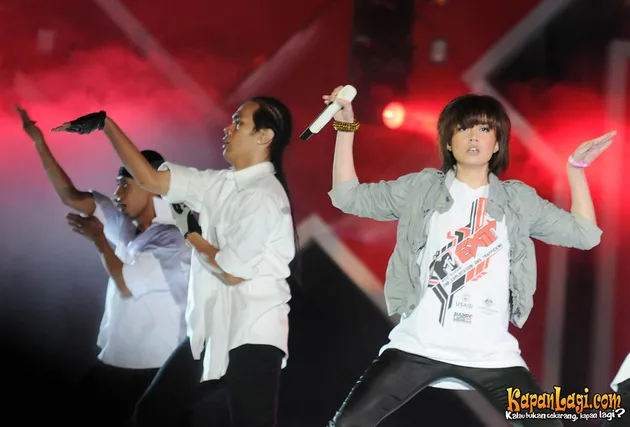 agnes monica