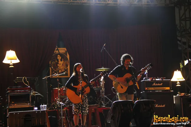 Knee & Toes membuka gelaran Sarasvati Malang Tour yang diadakan di Senaputra, Malang, Sabtu (8/6).
