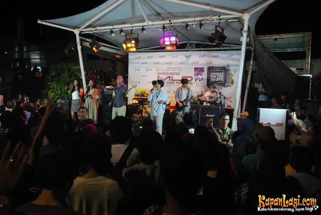 Maliq and D Essentials