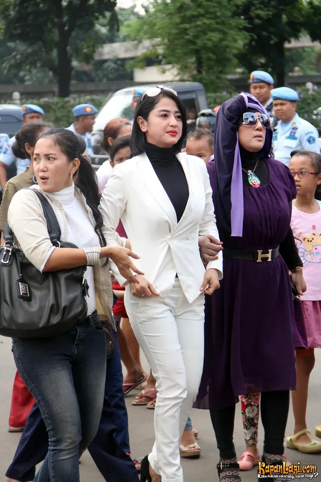 Dewi Perssik