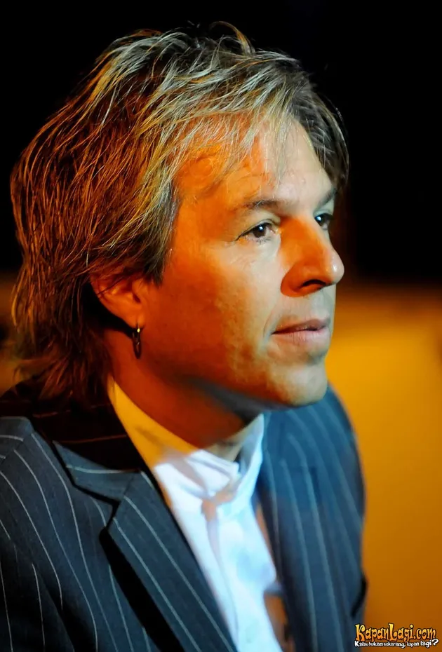 Alan Hewitt