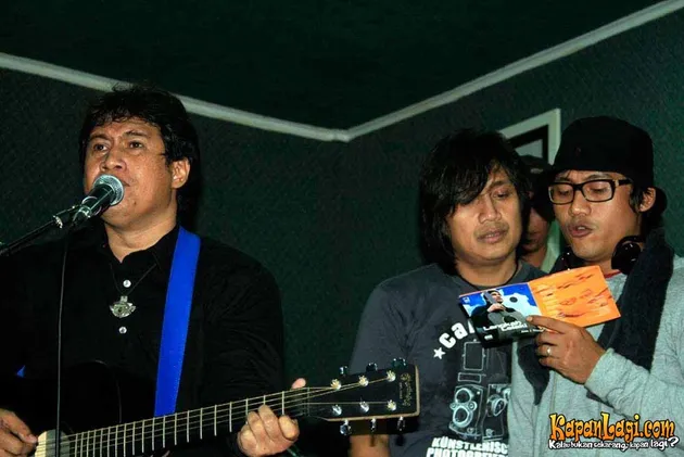 alex j mariat