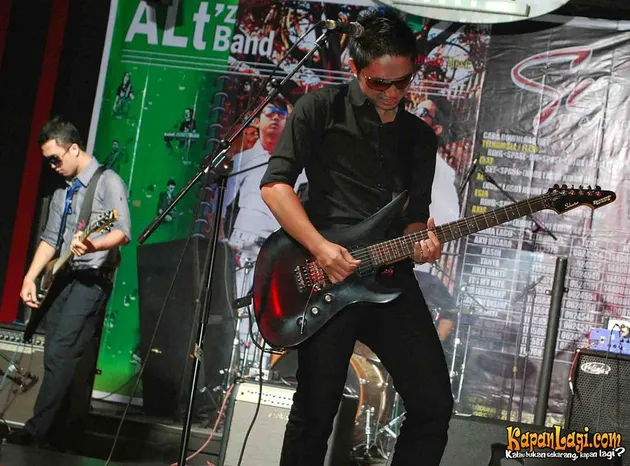 Alt Z Band