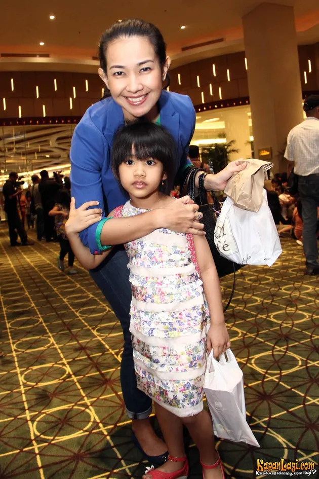 Alya Rohali Kompak Nonton Film Coboy Junior Dengan Anak - KapanLagi.com