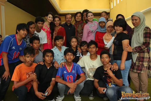 Amy Atmanto / Dinda Kanyadewi / Nuri Maulida