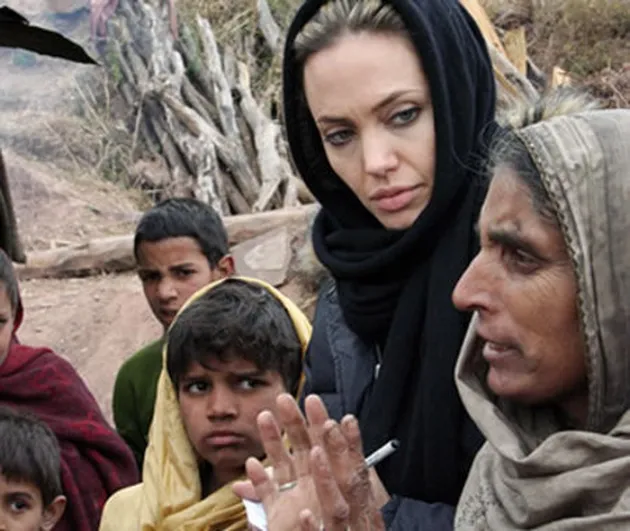 angelina jolie hamil
