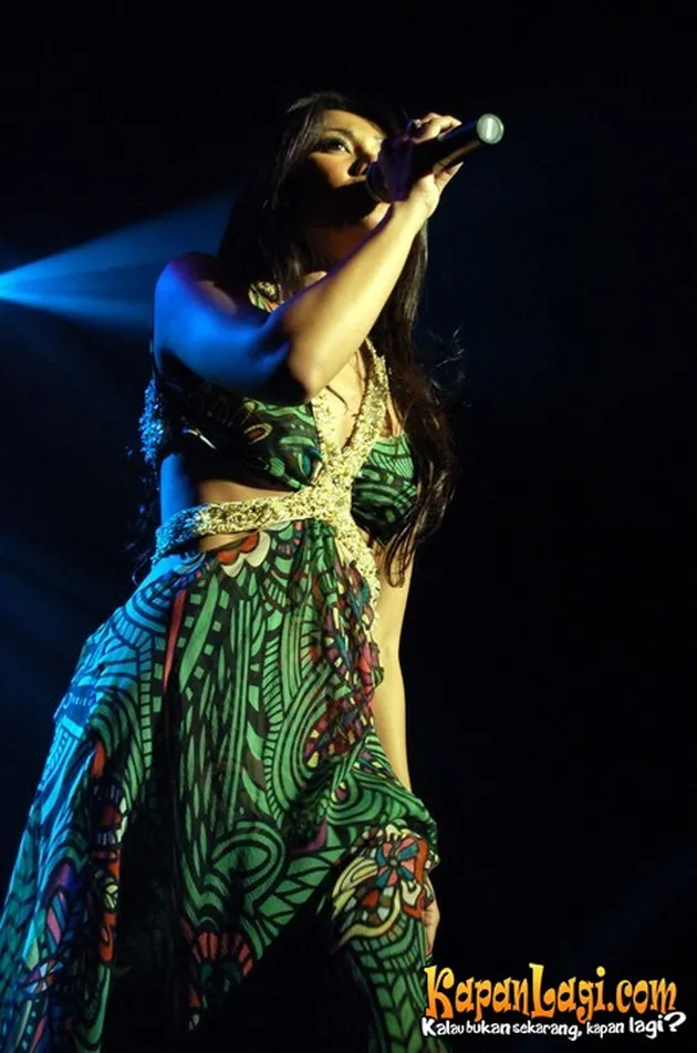 Anggun dalam Konser Untuk Negeri