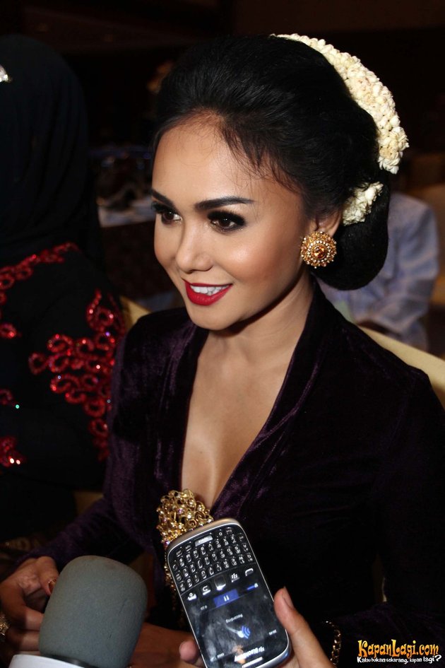 Anggunnya Yuni Shara Dalam Kebaya Jawa Klasik KapanLagi com