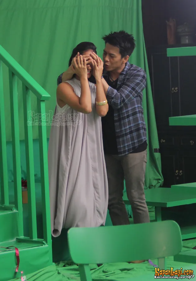Syuting video klip baru NOAH, Jika Engkau, Ariel beradegan romantis dengan Tara Basro.
