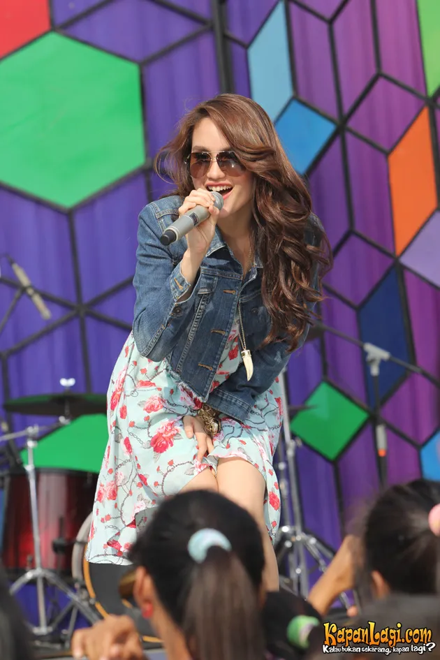Cinta Laura