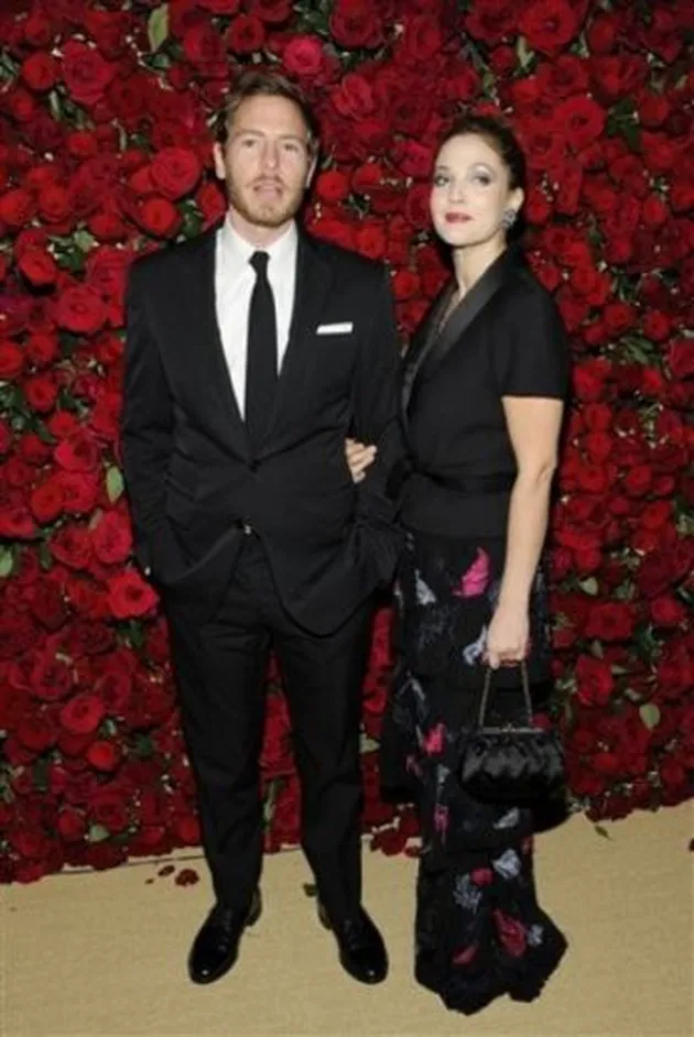 Pakaian Tidak Sesuai Umur