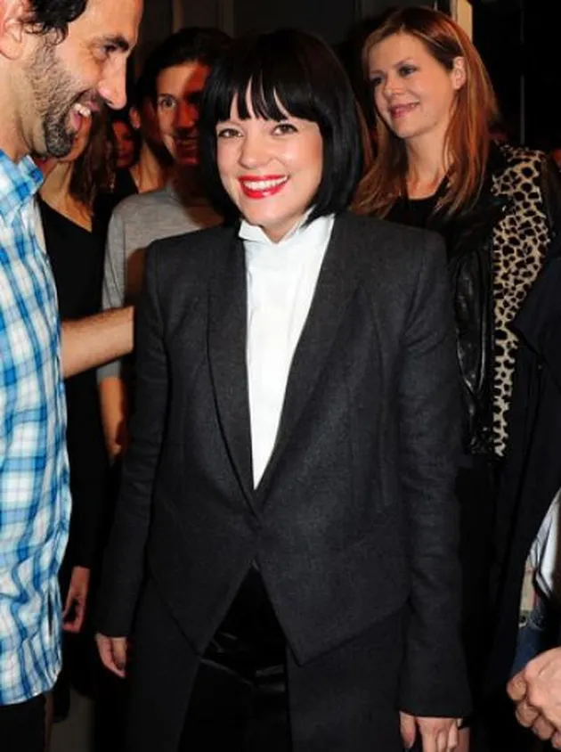 Pakaian Tidak Sesuai Umur