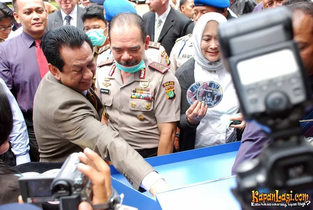 Anwar Fuadi, Yenny Rachman, Oppie Andaresta, The Sister