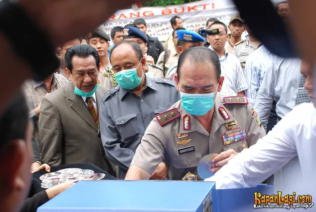 Anwar Fuadi, Yenny Rachman, Oppie Andaresta, The Sister