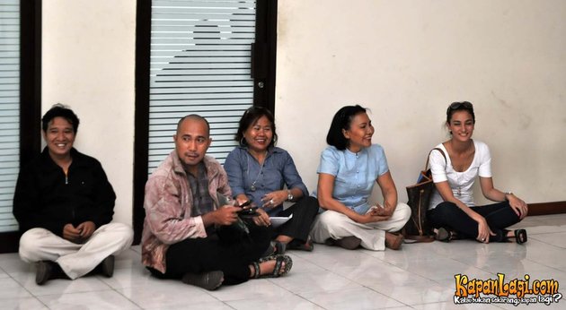 Posko ini adalah posko yang didirikan oleh ibu Atiqah, Ratna Sarumpaet, untuk mendukung para aktivis penolakan kenaikan BBM.