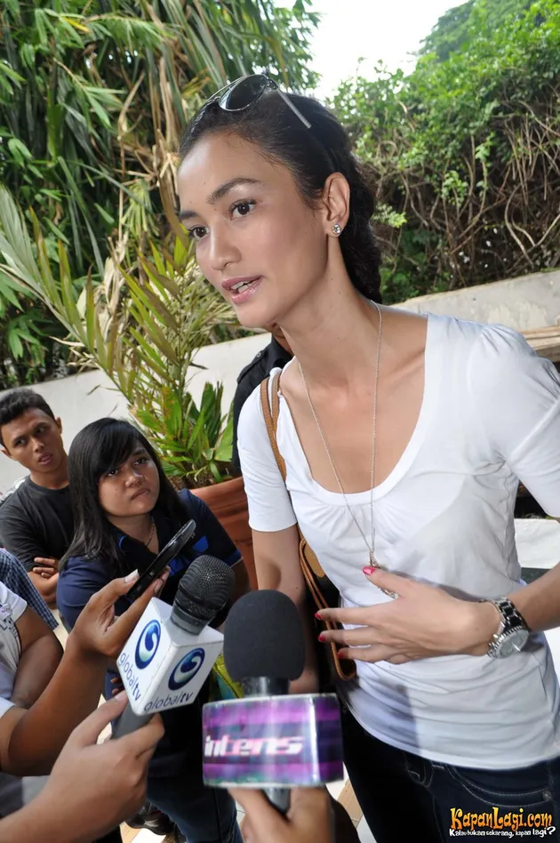 Atiqah Hasiholan