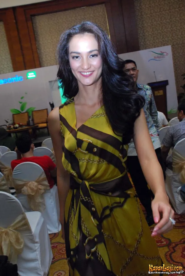 Atiqah Hasiholan