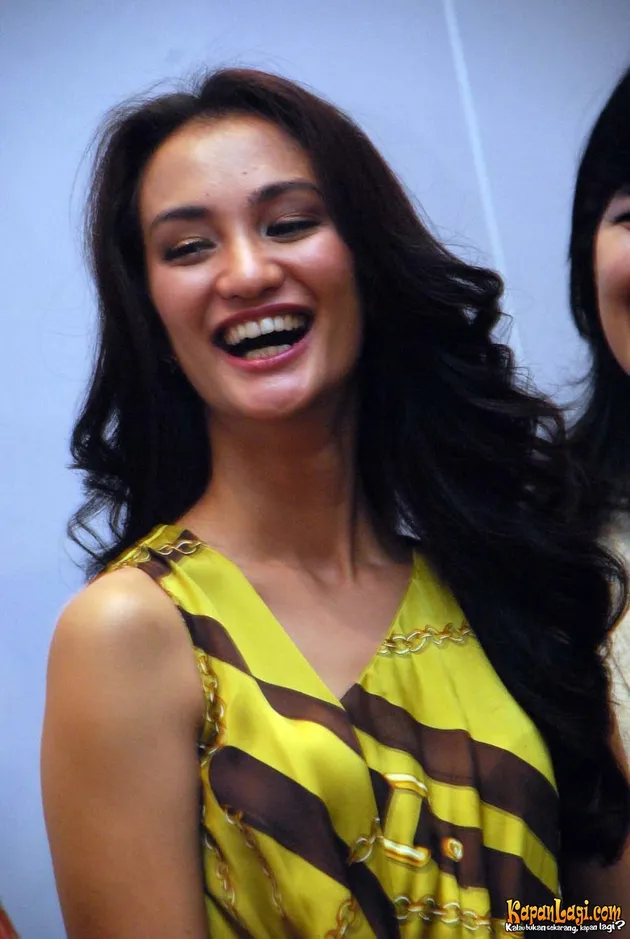 Atiqah Hasiholan