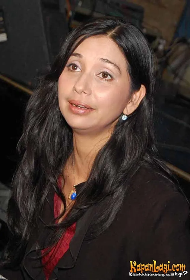 ayu azhari