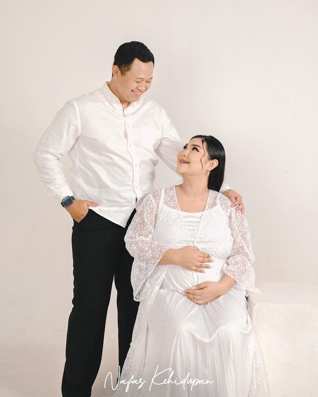 Baby Bump Getting Bigger! 8 Pictures of Rosa Meldianti and Husband Before Giving Birth - Secretly Keeping the Baby's Gender!