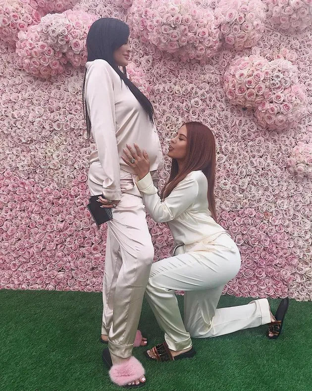 Kylie Jenner Melahirkan