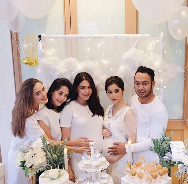 Eva\&#039;s Baby Shower