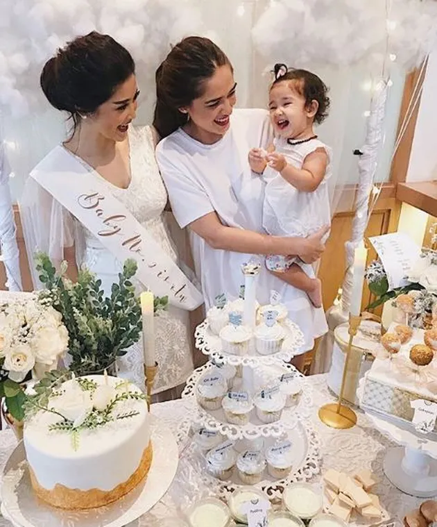 Eva\&#039;s Baby Shower