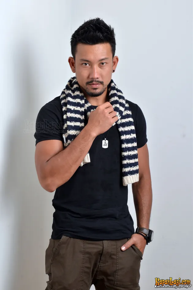 perut six pack, badan kekar, selebriti dengan badan kekar, olahraga selebriti
