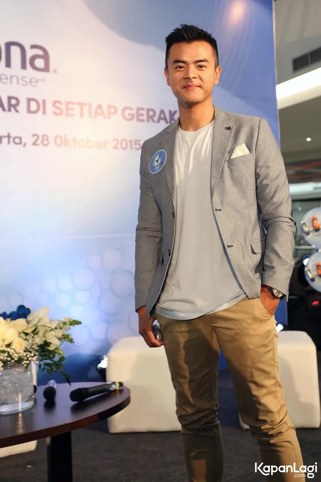 perut six pack, badan kekar, selebriti dengan badan kekar, olahraga selebriti