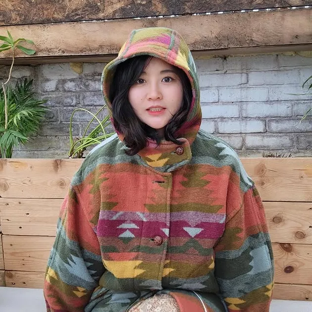 Baek Se Hee Pakai Hoodie