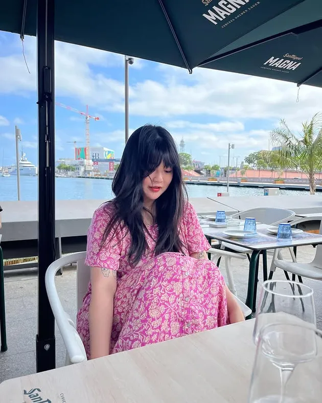 Baek Se Hee Pakai Gaun Pink